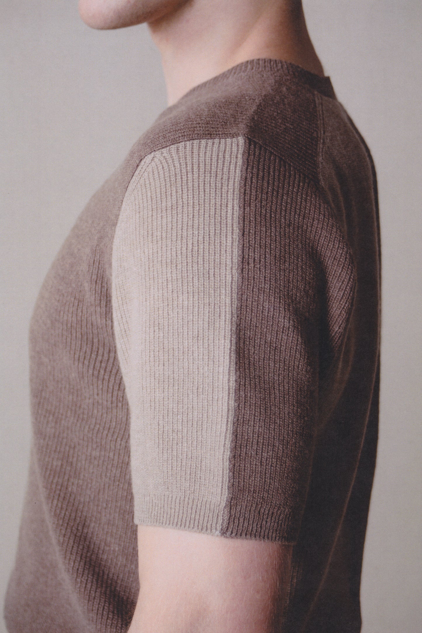 SHORT-SLEEVE INTARSIA COLORBLOCK CREW NECK SWEATER