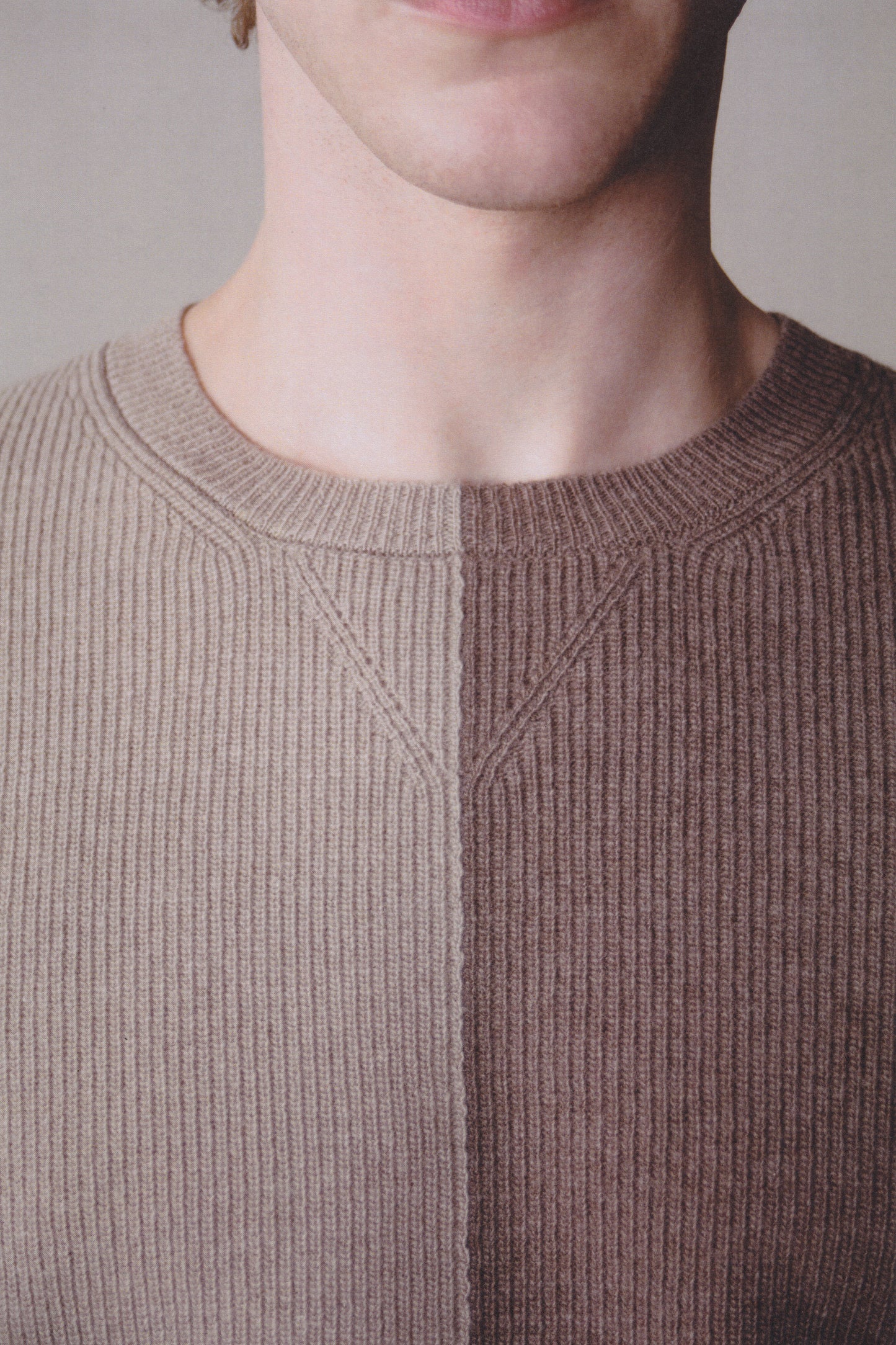 SHORT-SLEEVE INTARSIA COLORBLOCK CREW NECK SWEATER