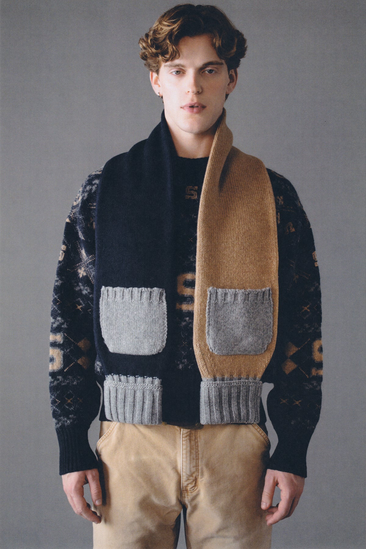COLORBLOCK INTARSIA SLEEVE SCARF