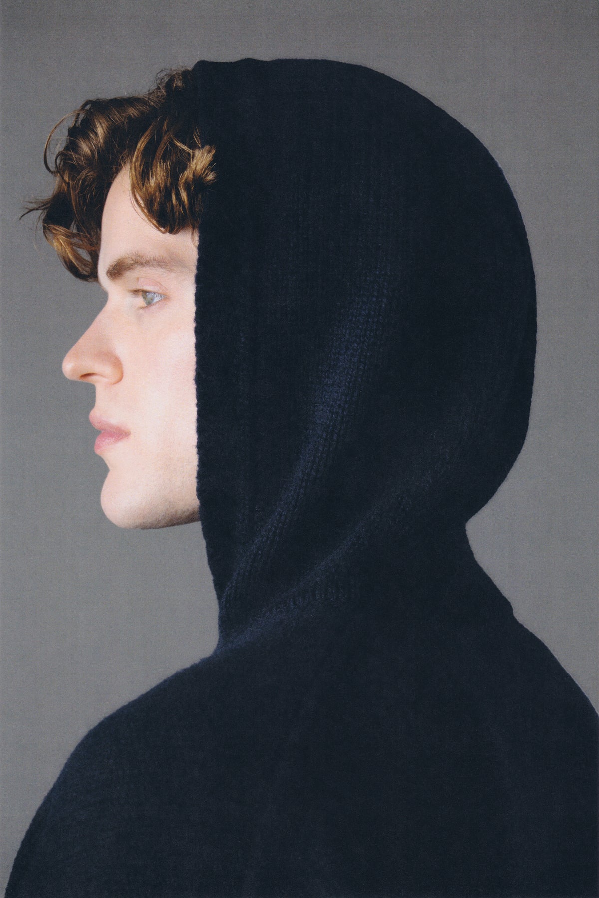 LONG-SLEEVE HOODIE SWEATER